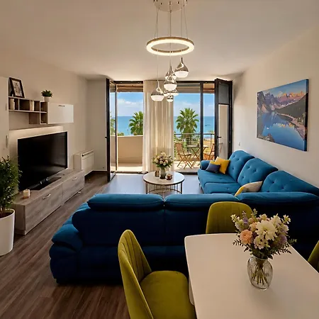 Vollga Panoramic 3br, Jacuzzi & Private Lift * دراس